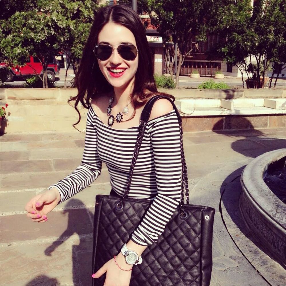 Meet your Posher, Mony